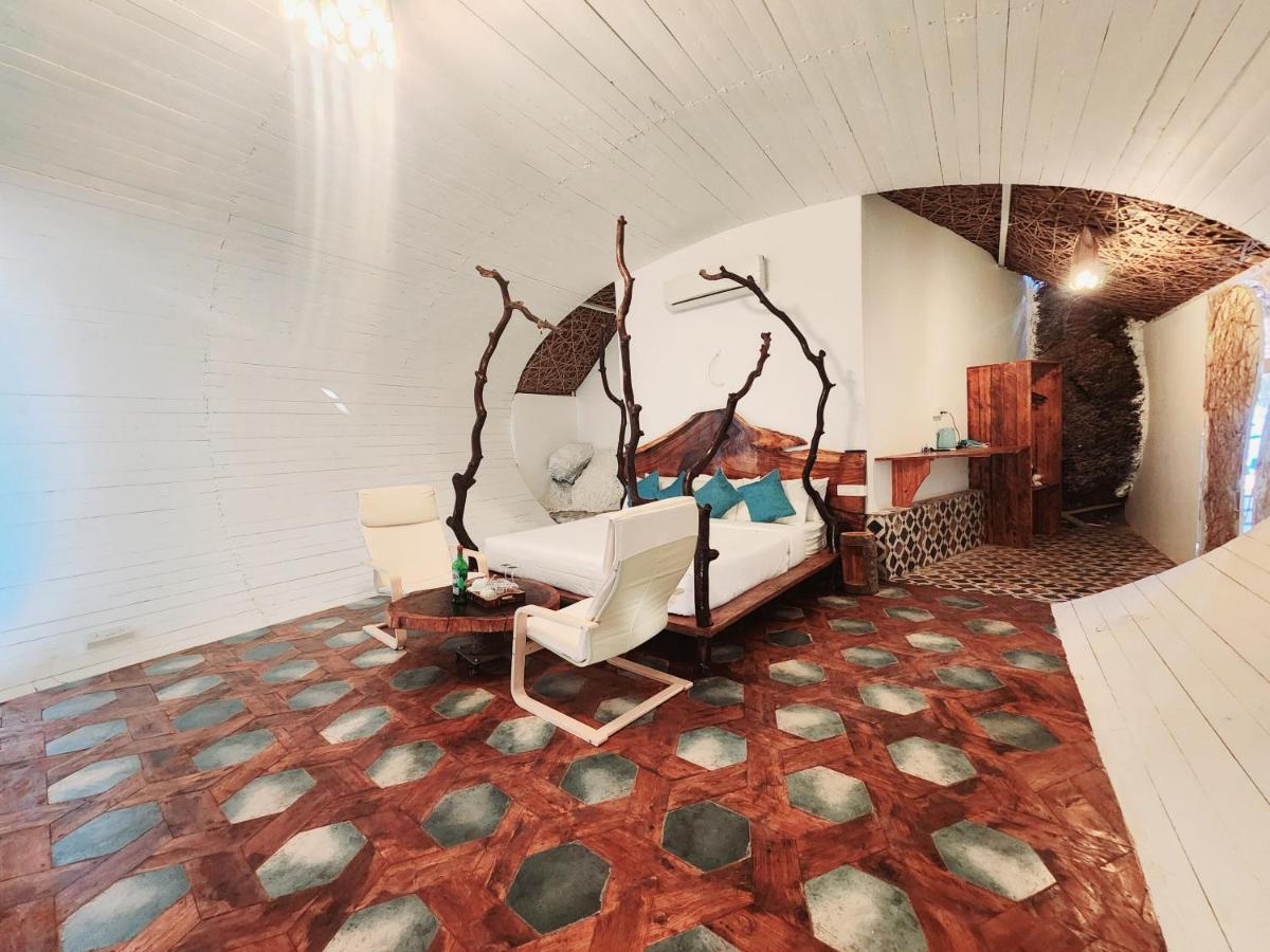 Obrigado By Craftels Hotel Canaguinim Bagian luar foto